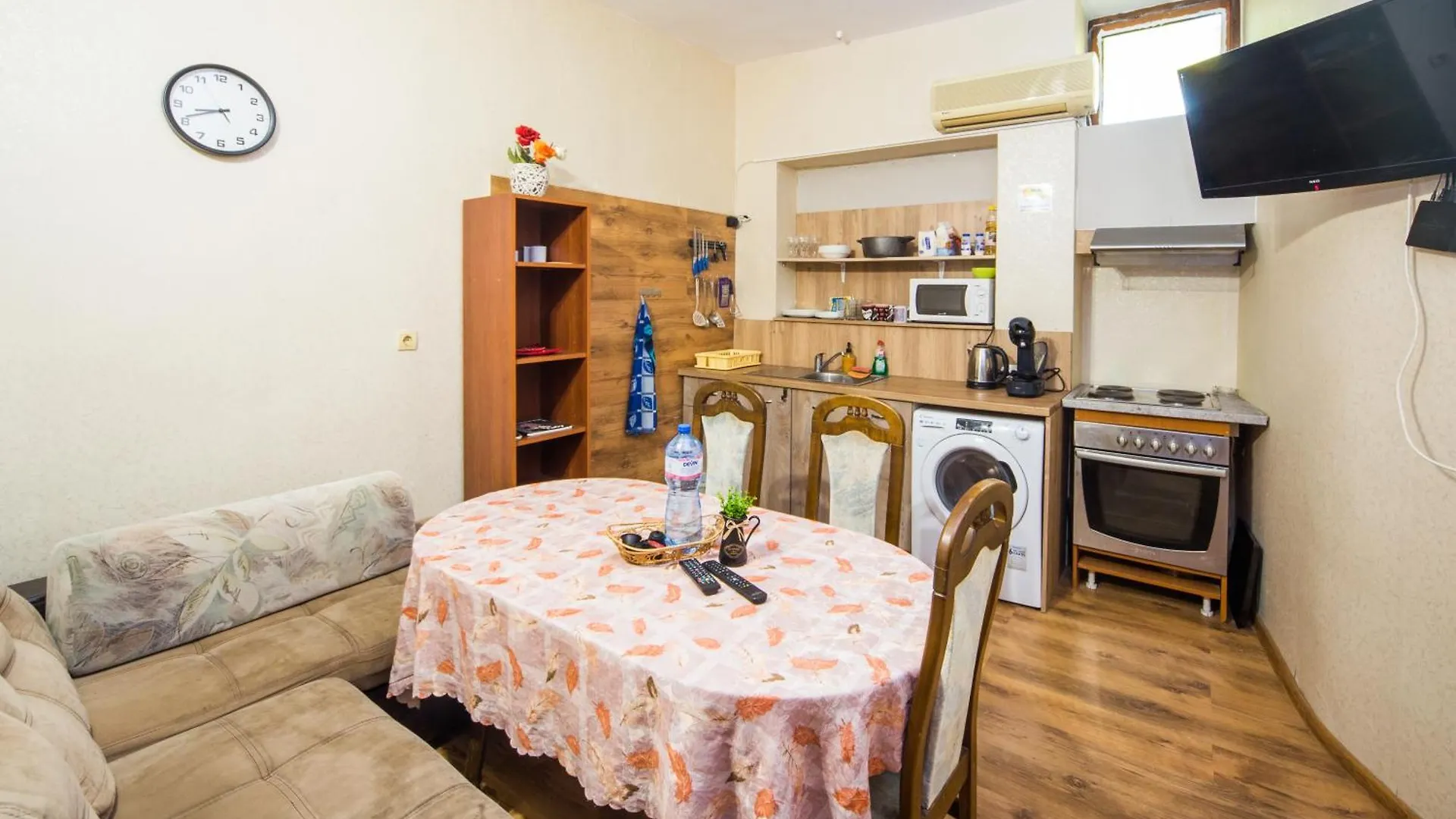 Summer Square - 2 Bedrooms Retro Flat With Great Location, 1St Fl 부르가스