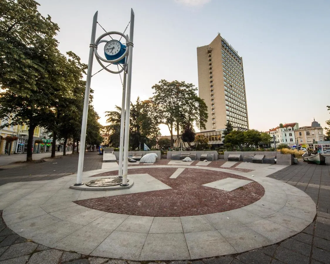 Summer Square - 2 Bedrooms Retro Flat With Great Location, 1St Fl Burgas City 0*,