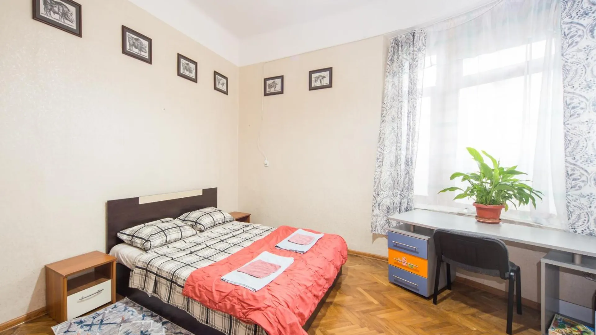 Summer Square - 2 Bedrooms Retro Flat With Great Location, 1St Fl Burgas City